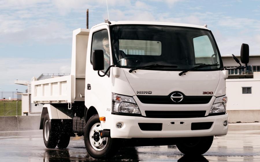 Hino 300-717 Factory Dump (NZ) '2011
